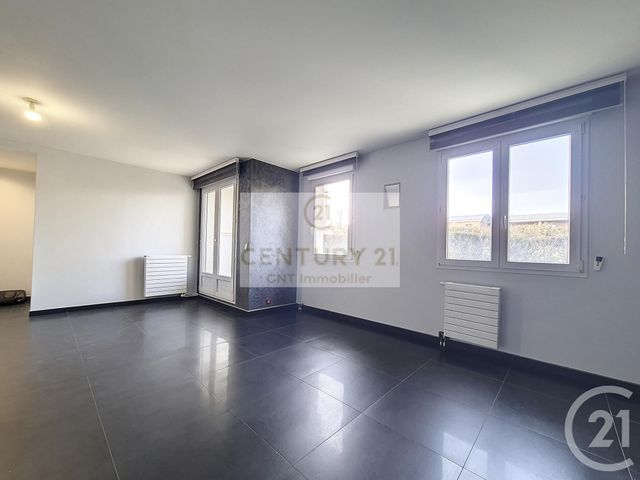 Appartement F2 à louer - 2 pièces - 44.3 m2 - PONTAULT COMBAULT - 77 - ILE-DE-FRANCE - Century 21 Cnt Immobilier