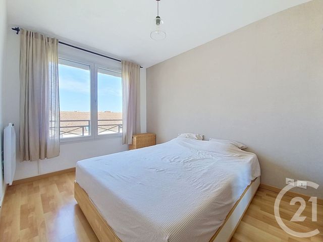 Appartement F3 à louer - 3 pièces - 61.51 m2 - PONTAULT COMBAULT - 77 - ILE-DE-FRANCE - Century 21 Cnt Immobilier