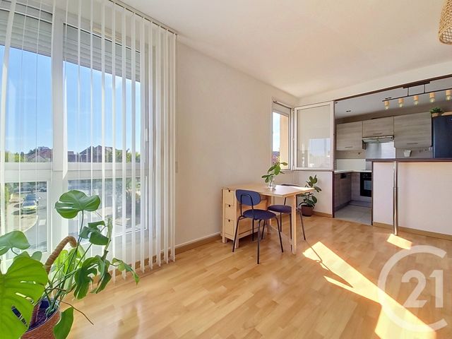 Appartement F3 à louer - 3 pièces - 61.51 m2 - PONTAULT COMBAULT - 77 - ILE-DE-FRANCE - Century 21 Cnt Immobilier