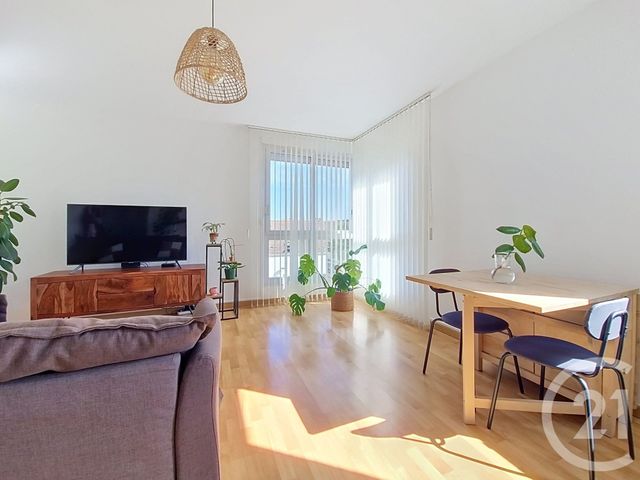 Appartement F3 à louer - 3 pièces - 61.51 m2 - PONTAULT COMBAULT - 77 - ILE-DE-FRANCE - Century 21 Cnt Immobilier