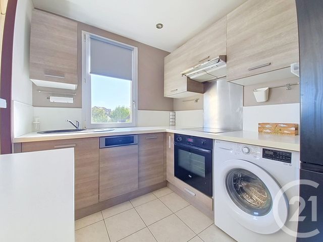 Appartement F3 à louer - 3 pièces - 61.51 m2 - PONTAULT COMBAULT - 77 - ILE-DE-FRANCE - Century 21 Cnt Immobilier