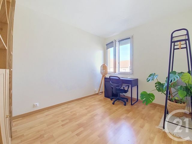 Appartement F3 à louer - 3 pièces - 61.51 m2 - PONTAULT COMBAULT - 77 - ILE-DE-FRANCE - Century 21 Cnt Immobilier